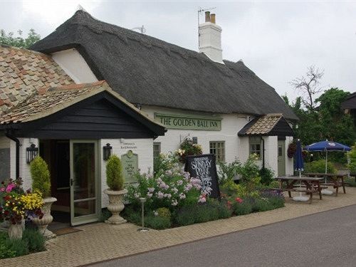 Golden Ball Hotel Elsworth Экстерьер фото