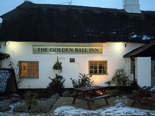 Golden Ball Hotel Elsworth Экстерьер фото
